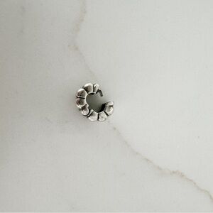 Pandora clip scallop